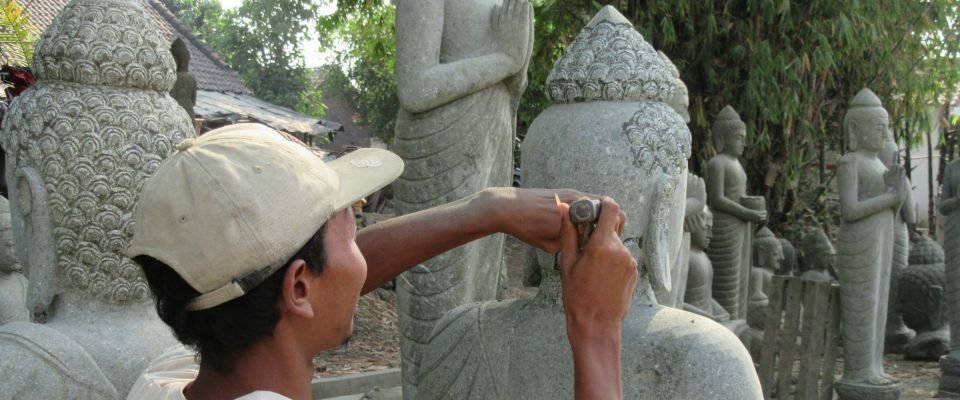 steinmetz bei der arbeit buddha