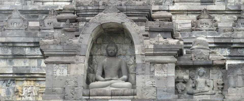 buddha figur tempel borobodur