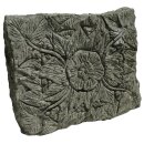 Blüten-Relief / Trittplatte, L 60 cm, Steinmetzarbeit aus Basanit