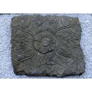 Blüten-Relief / Trittplatte, L 60 cm, Steinmetzarbeit aus Basanit